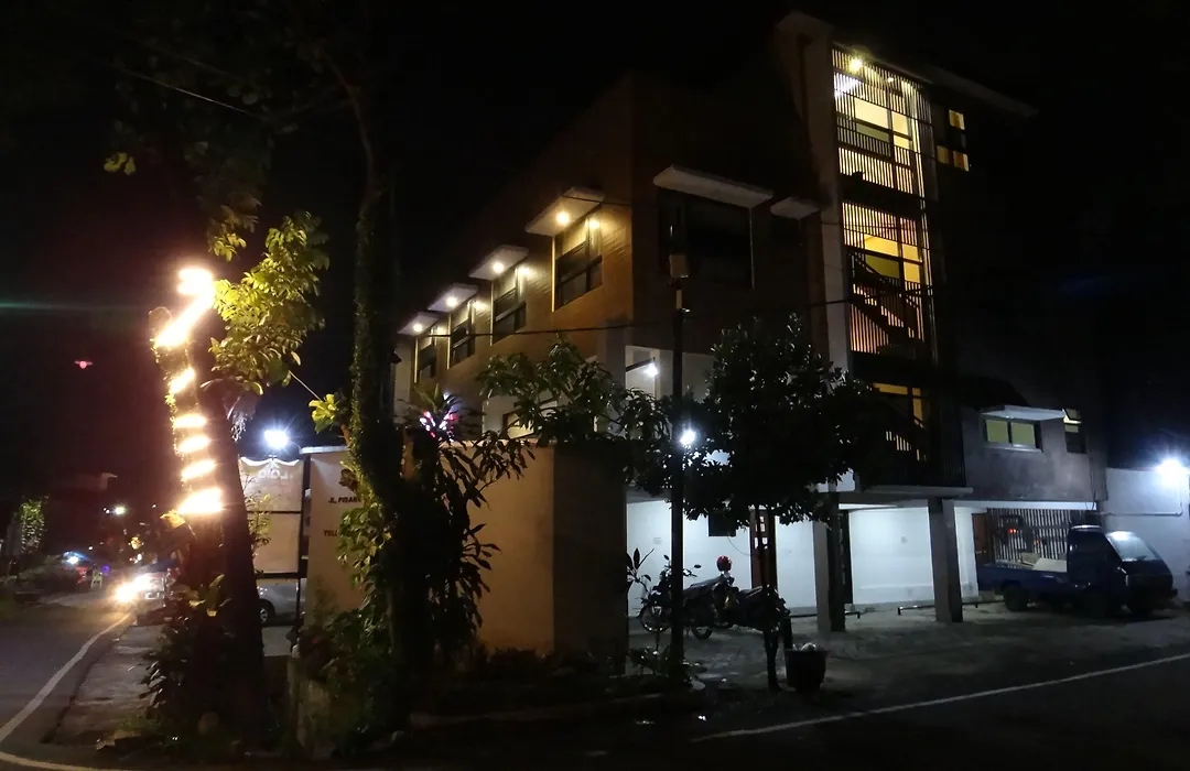 Front One Inn Malang-1