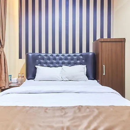 Front One Inn Malang-2